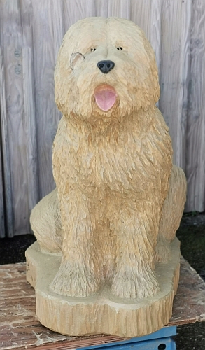 hund old english sheepdog bobtail motorsge kettensgenkunst holz schnitzen jochen adam holzwerker geschnitzt  chainsaw carving